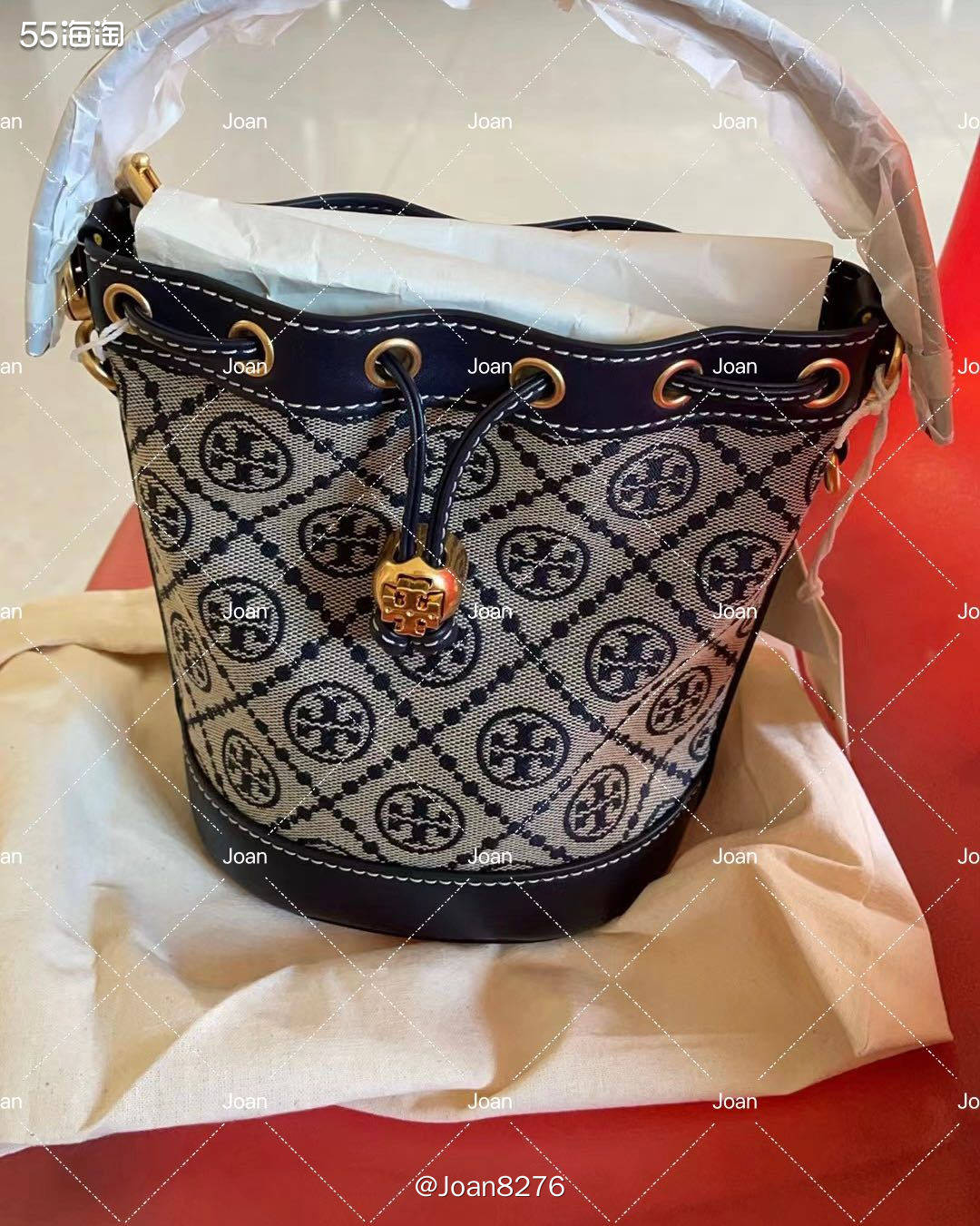 这个tb老花系列的迷你水桶应该是上个月下单的，因为之前有社区