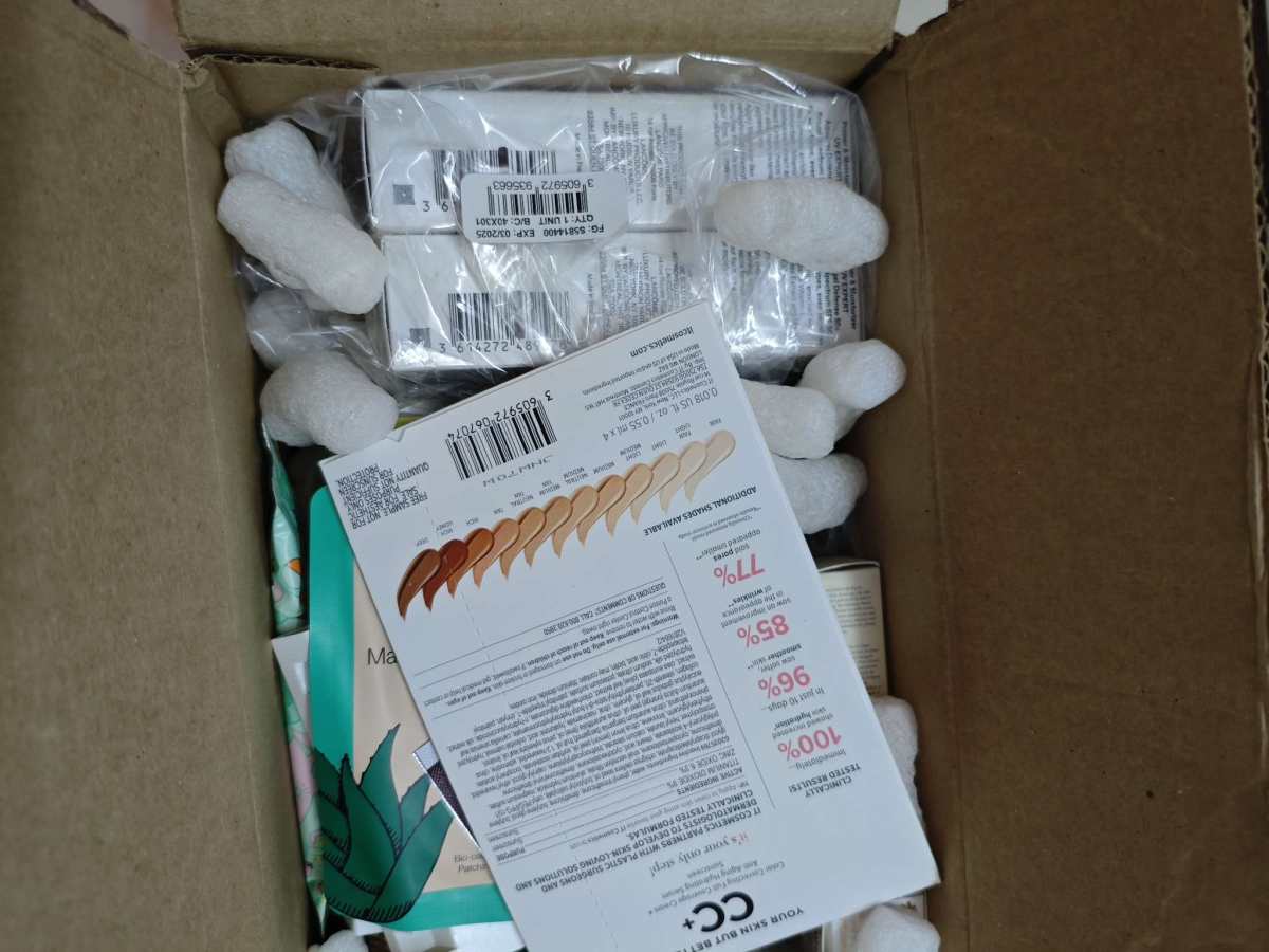 8月的第一天就收到一个包裹了，转国给我的惊喜呢～  ✨这个包