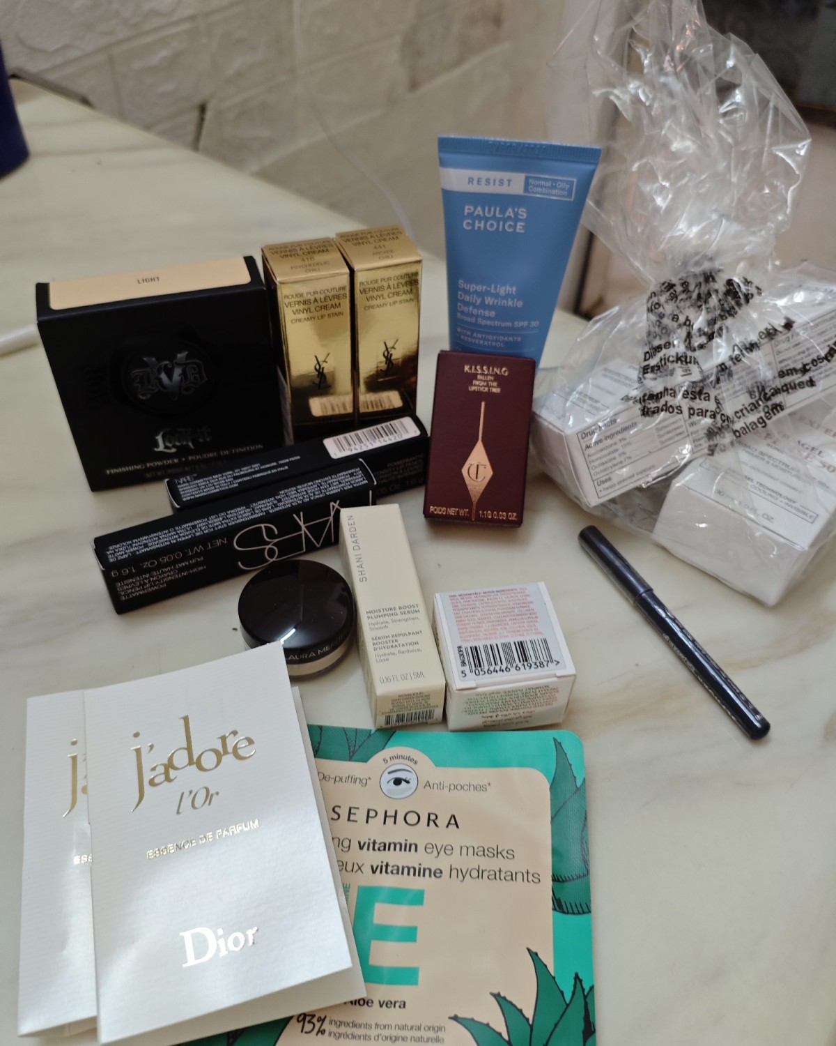 8月的第一天就收到一个包裹了，转国给我的惊喜呢～  ✨这个包