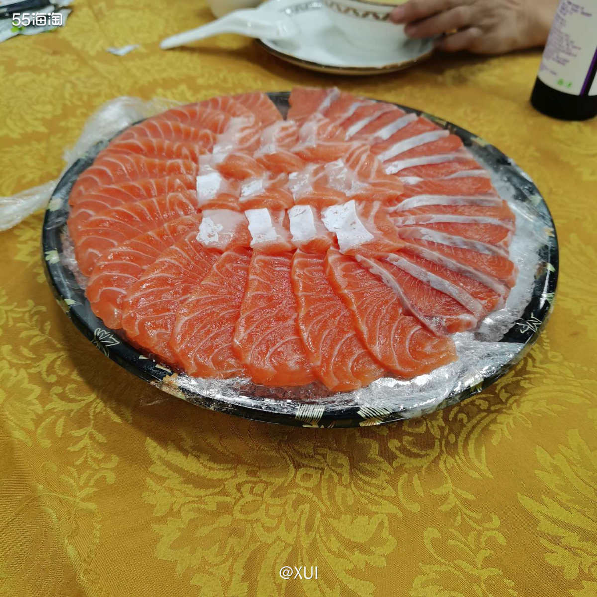 附近有个地改建变成了海鲜一条街，天天拿着大喇叭宣传，派了好多