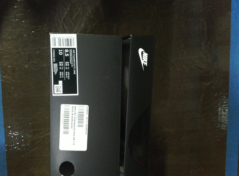 NIKE官网入手 这双鞋简直太帅了，款式非常独特，个人感觉颜