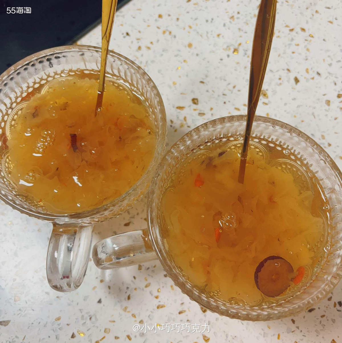 上次点外卖点了个银耳羹感觉还不错，想着周末有时间就自己熬点，