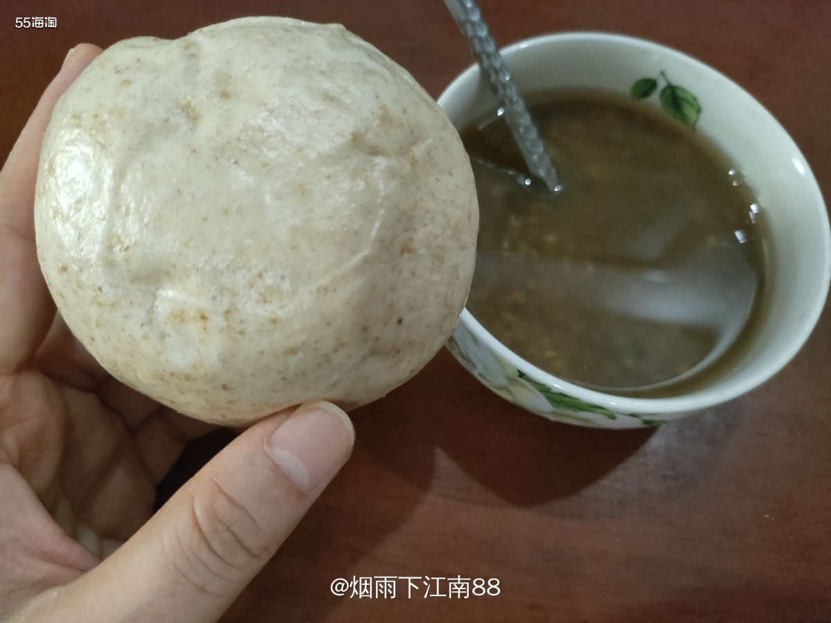 这几天仍然非常炎热，早上一起床就去煮了一大锅绿豆汤，绿豆昨天