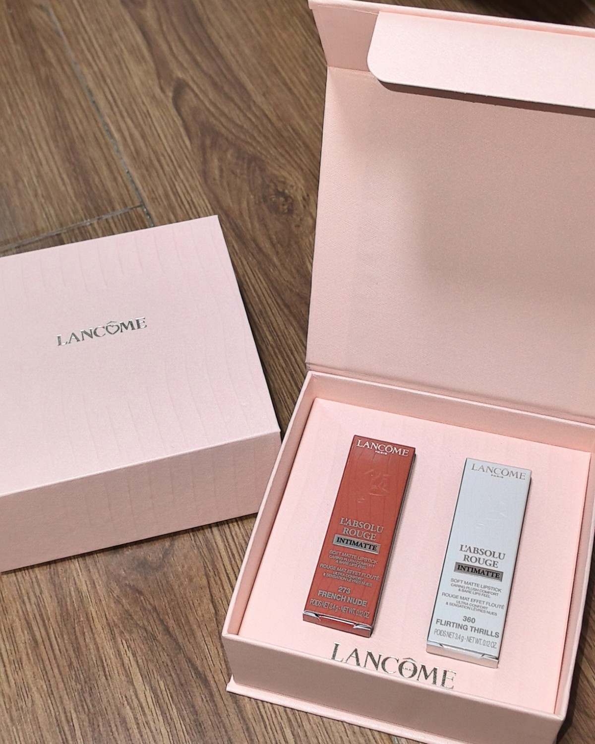 国内淘宝买的兰蔻口红礼盒 买了两套，是因为赠品多才买的 结果