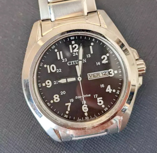 这款手表因为便宜,好几个朋友都让帮带,这款比较有特色就是有夜