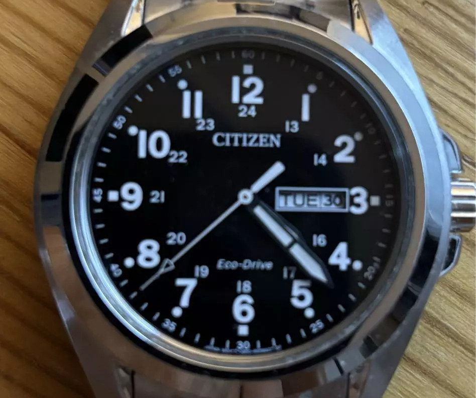 这款手表因为便宜,好几个朋友都让帮带,这款比较有特色就是有夜