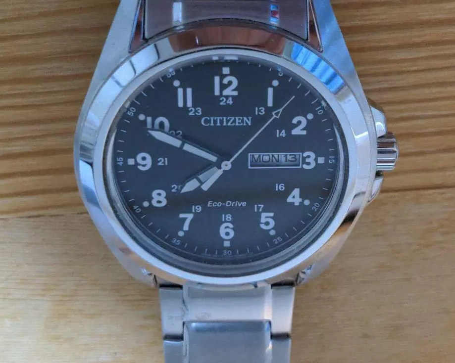 这款手表因为便宜,好几个朋友都让帮带,这款比较有特色就是有夜