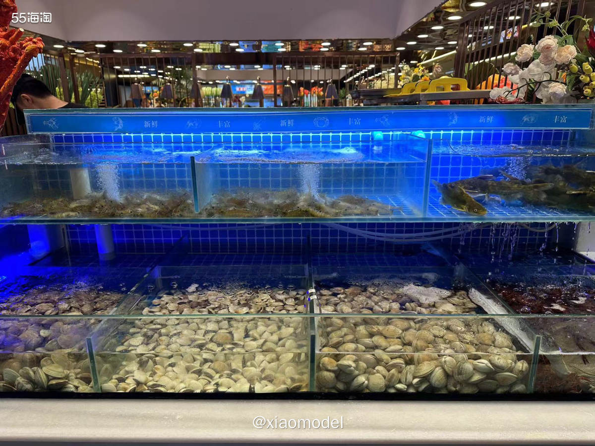 😀周2的时候好友说万象城有家新开的自助餐，她路过看到时就想