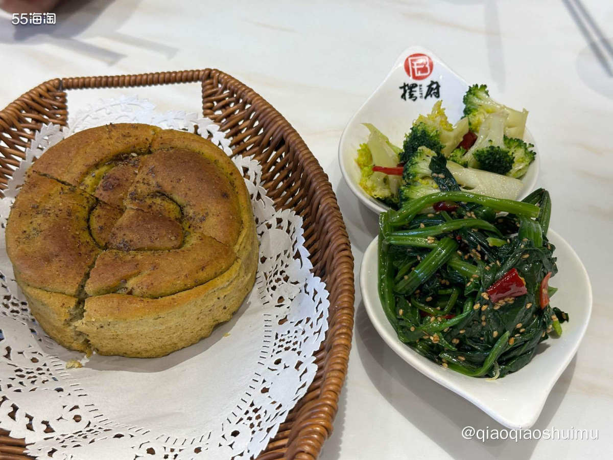 来张掖看七彩丹霞，老早前就做好攻略说这家蛮好吃的。摆府面片，
