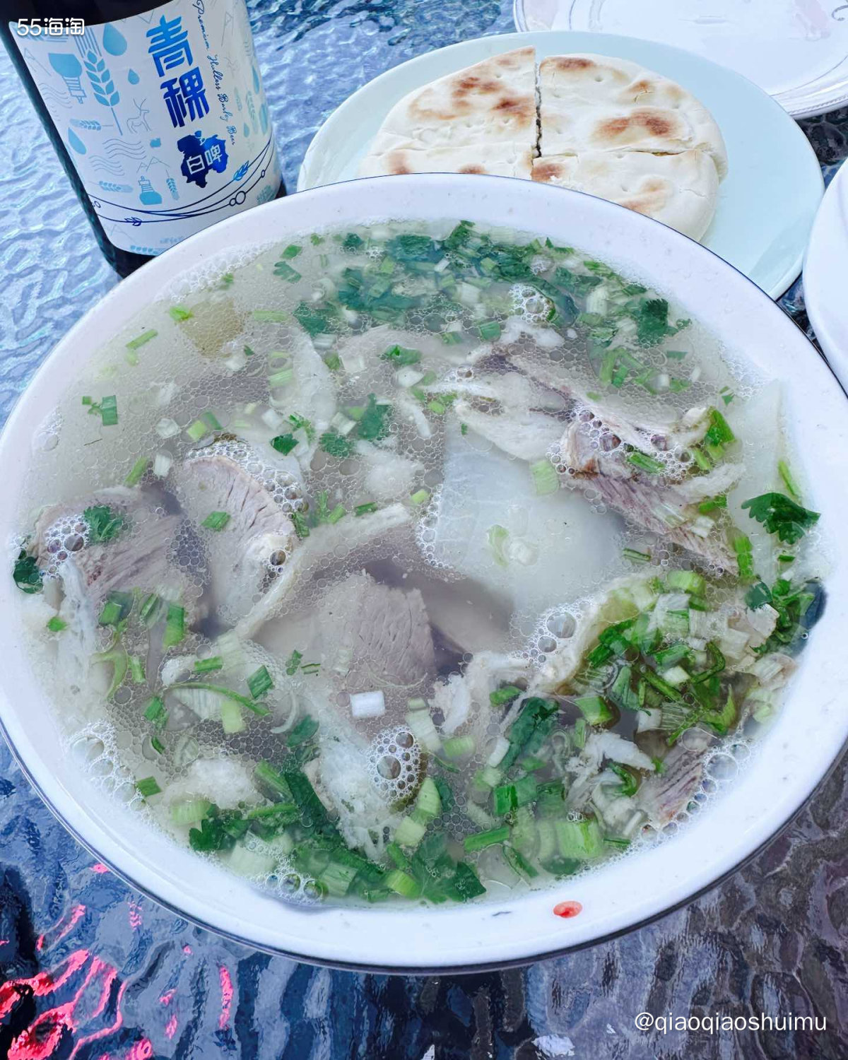 昨天去沙漠回来，累得不想动，就在住的地方附近吃了点饭。这里当