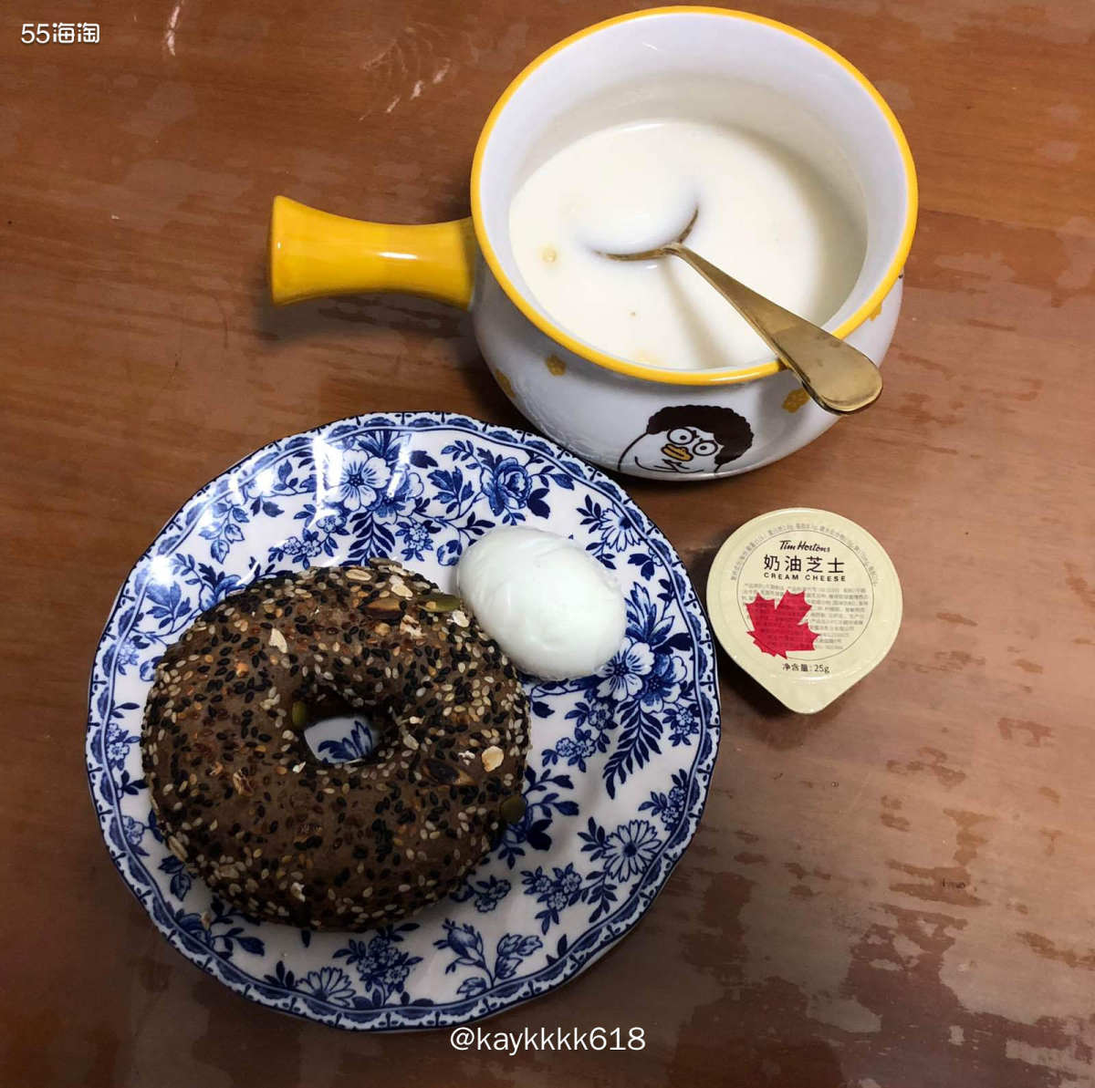 昨天买的两个Tims贝果周一免运费比较划算，本来他家也是冷冻