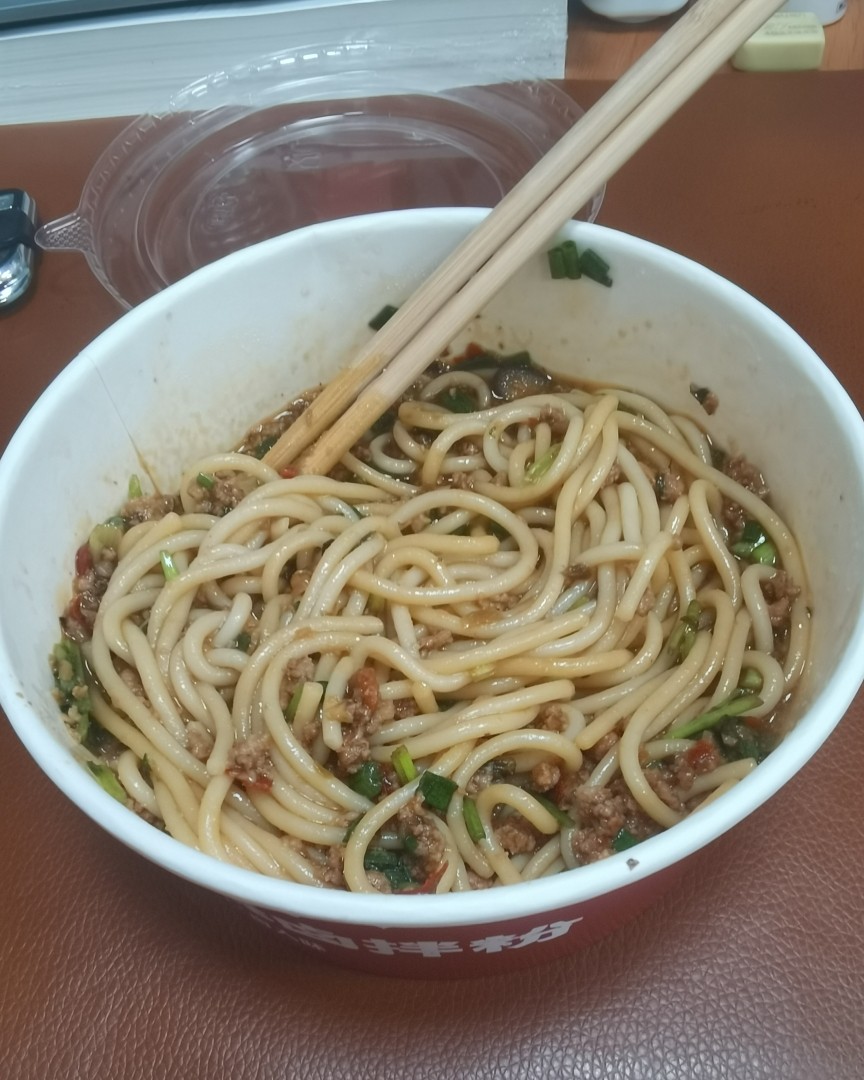 🌸6月的时候第一次点椒孃孃卤肉拌粉，当时觉得味道一般般，还