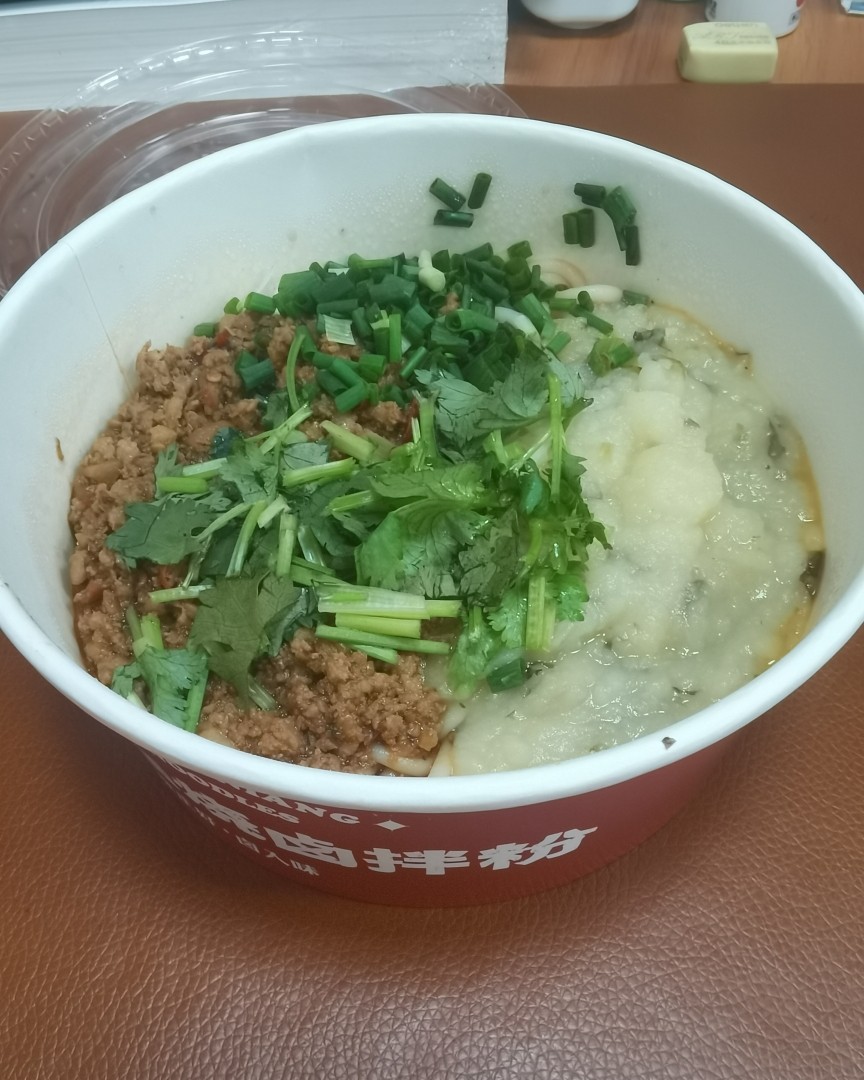 🌸6月的时候第一次点椒孃孃卤肉拌粉，当时觉得味道一般般，还