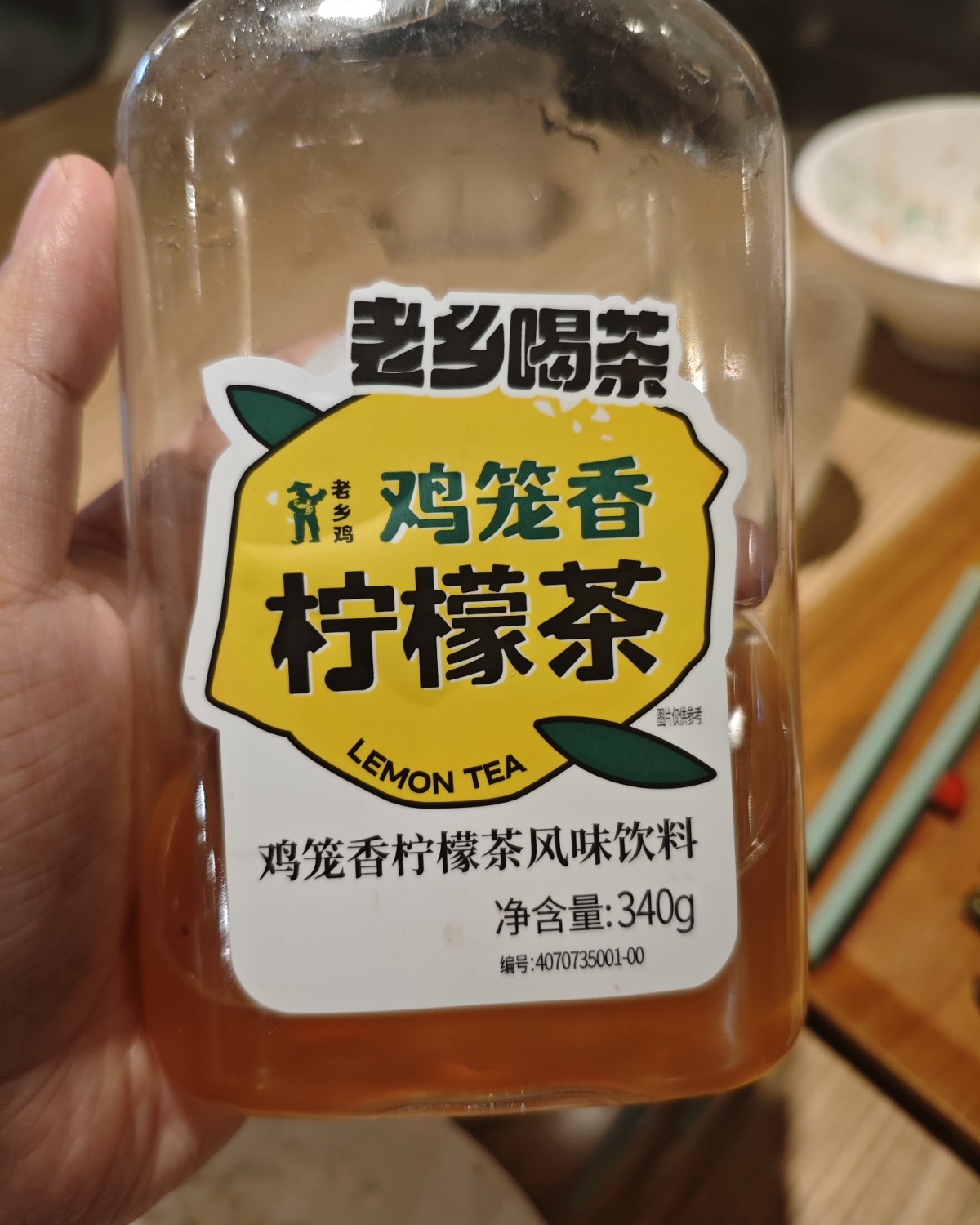 周天上午带我女儿去商场玩，她玩的很开心，太空泥开小车都玩了，