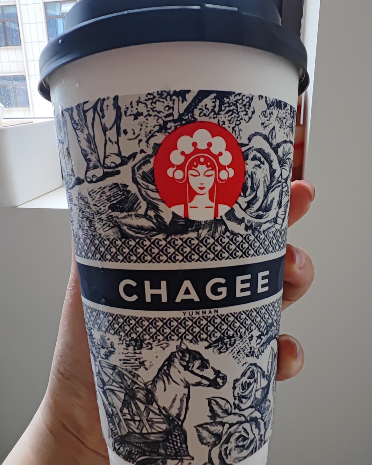 最近的霸王茶姬开到了我们公司附近了，终于也是能点霸王茶姬的人