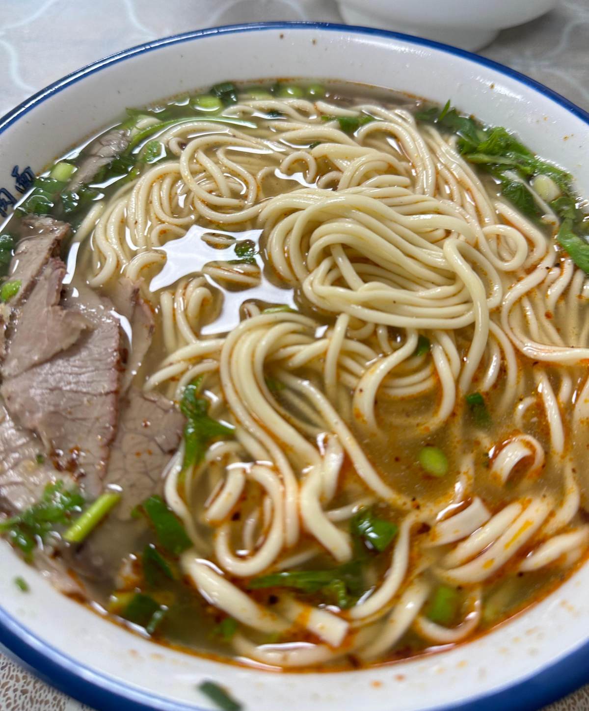 前两天看社区小伙伴发了很多兰州的美食，其中就有牛肉面，把我馋