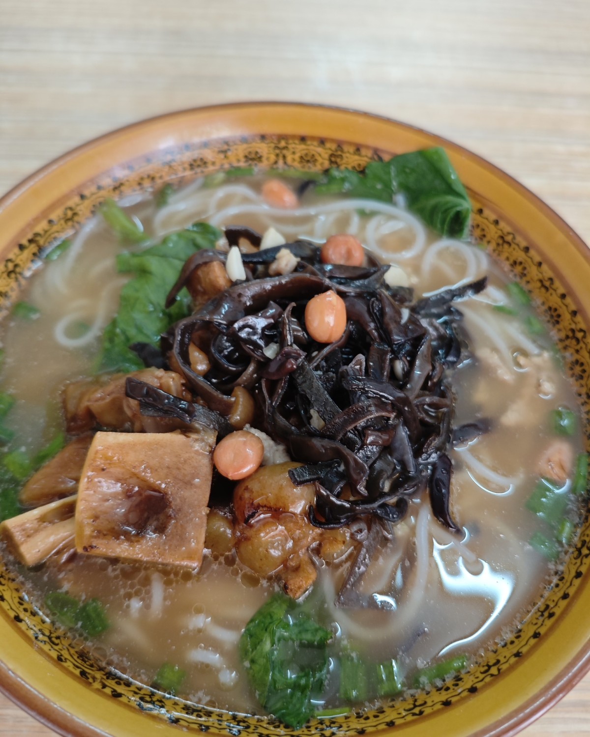 前几天去深圳那边办事，在皇岗村的巷子里面找吃的，吃到了一些美