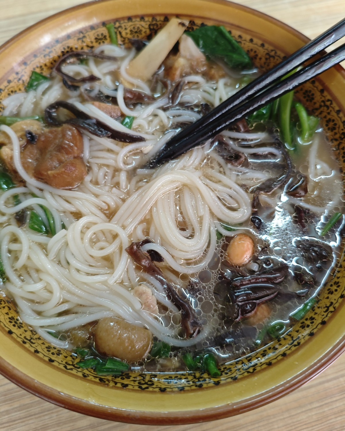 前几天去深圳那边办事，在皇岗村的巷子里面找吃的，吃到了一些美