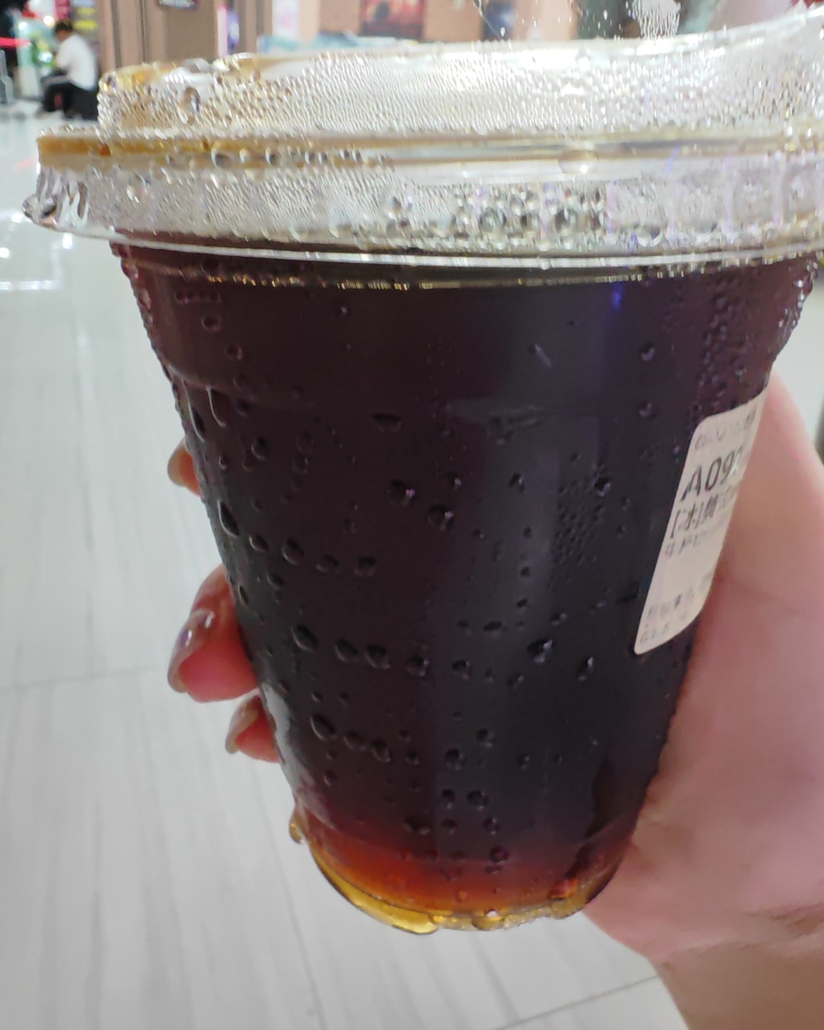 闺蜜周末休息，相约一起吃饭，逛街，看电影，悠闲一天！ 中午的