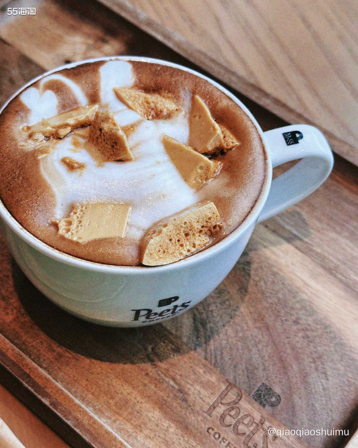 说起来已经很久没在店里喝到马克杯装的咖啡了，一般都是那种一次