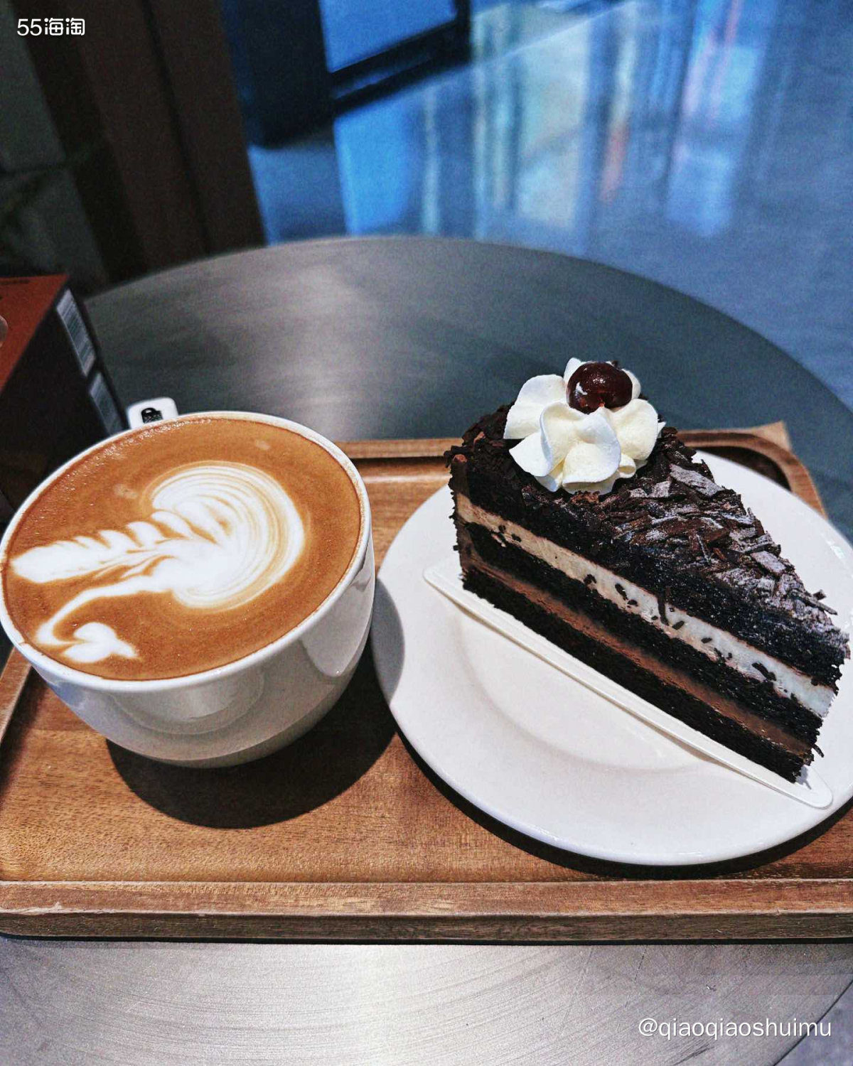 说起来已经很久没在店里喝到马克杯装的咖啡了，一般都是那种一次