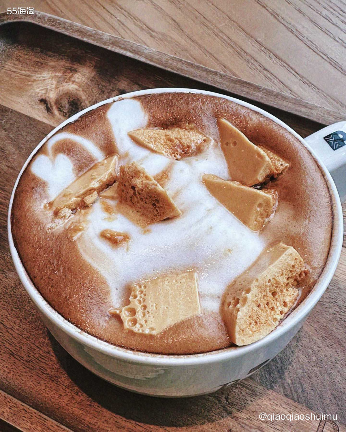 说起来已经很久没在店里喝到马克杯装的咖啡了，一般都是那种一次