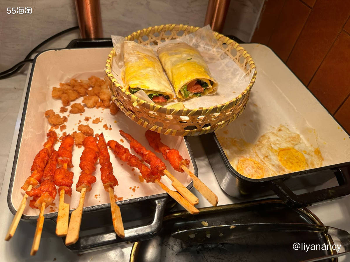 定的酒店就在古城的西门，比较喜欢的是早饭不错种类很丰富，从7