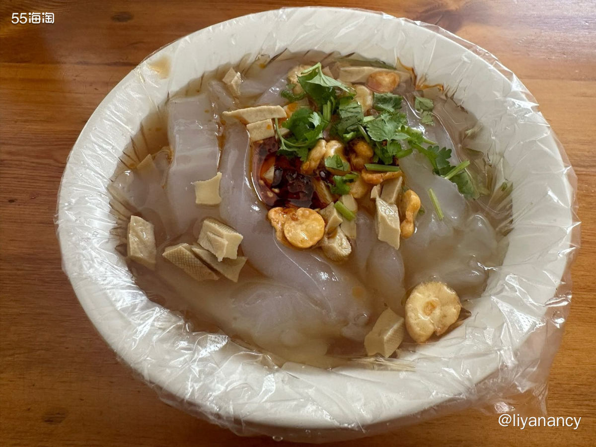 来山西当然要吃面了，和小伙伴忙着特种兵打卡，吃饭就在景点旁面