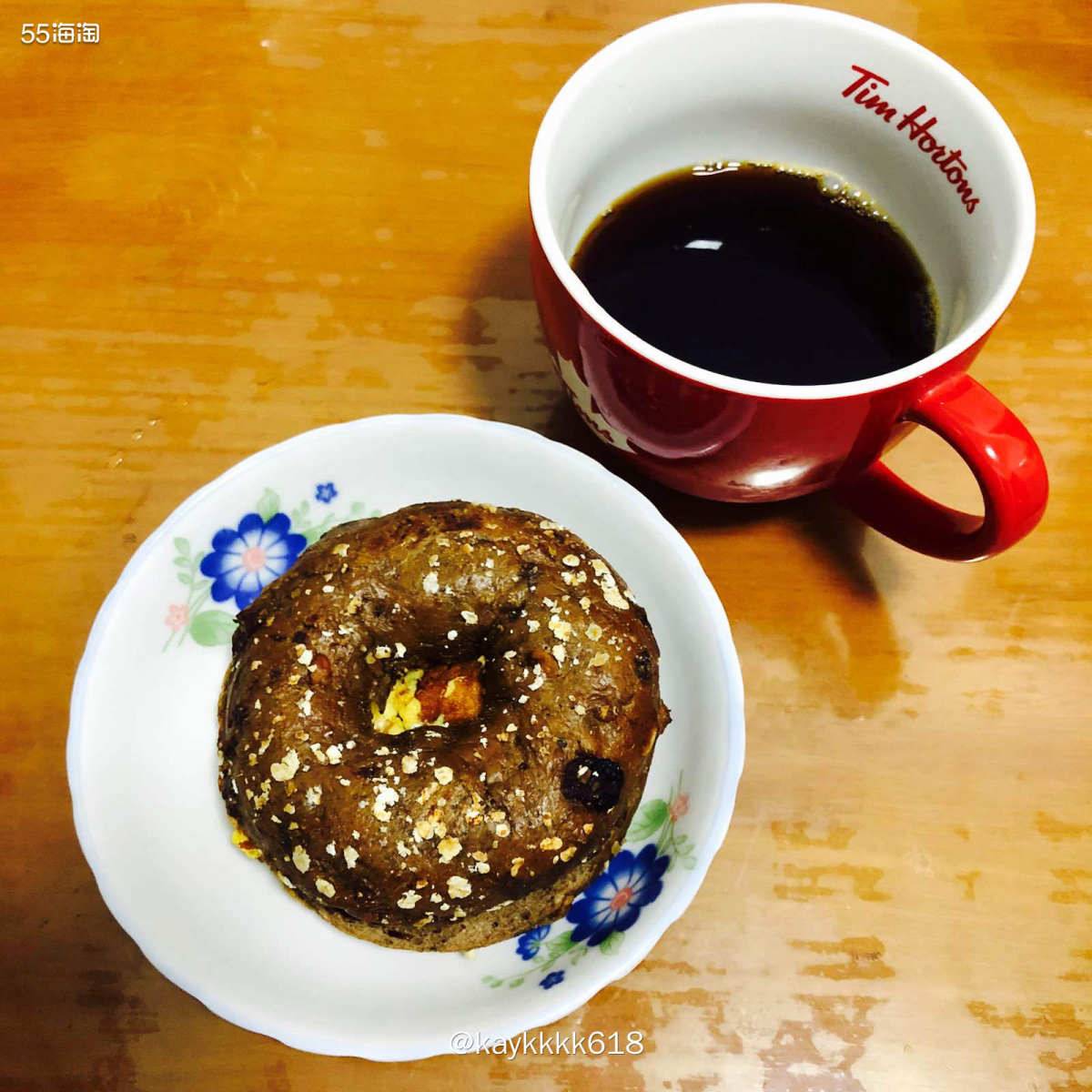 昨天Tims免外送费直接买了两个贝果今天当早饭，他家不加热都