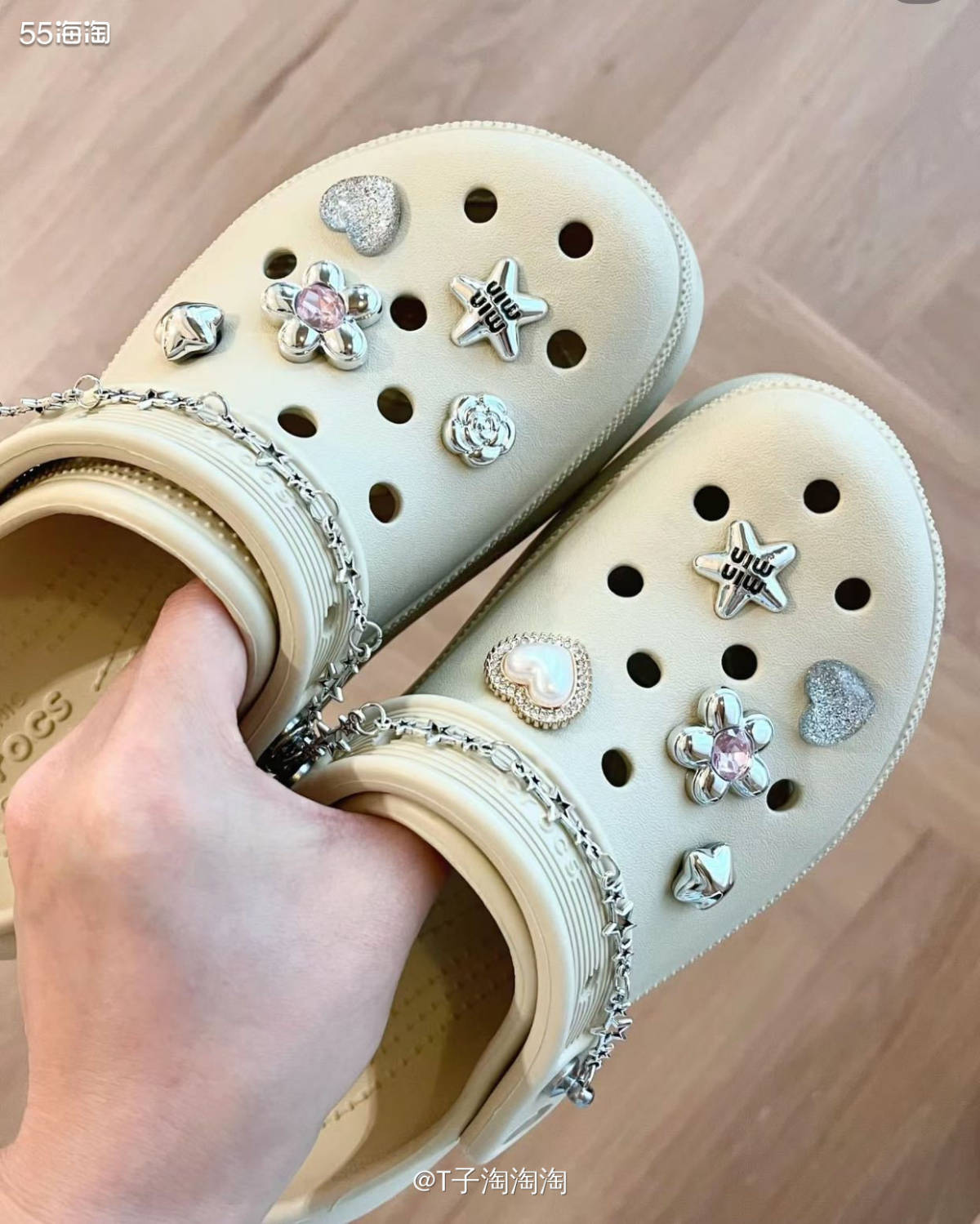 说到热销榜，我就不能不提到crocs洞洞鞋啦！  🔸自从去