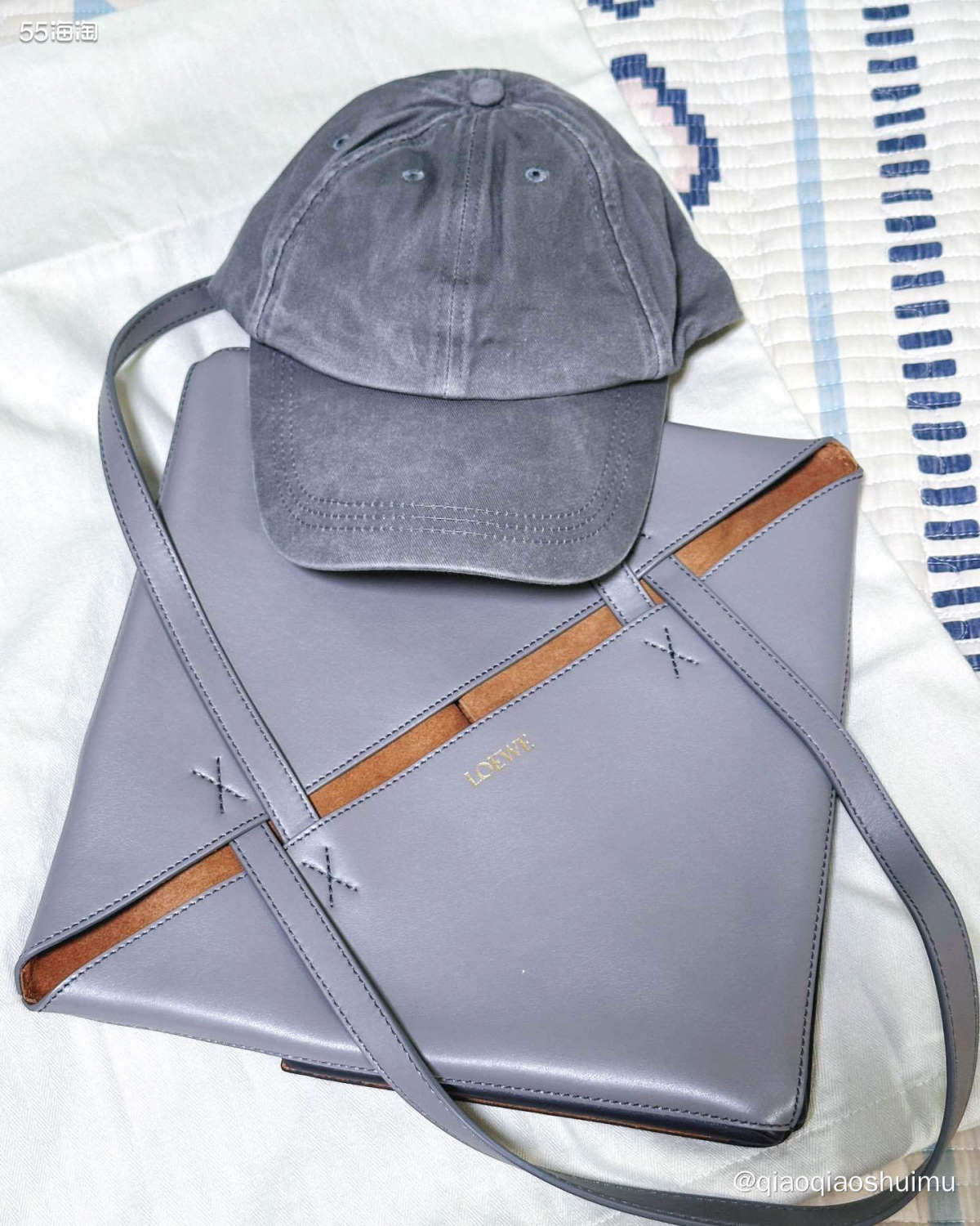 这个包早在去年底就看上了，忍着没买，谁知今年出了拼色，忍不住