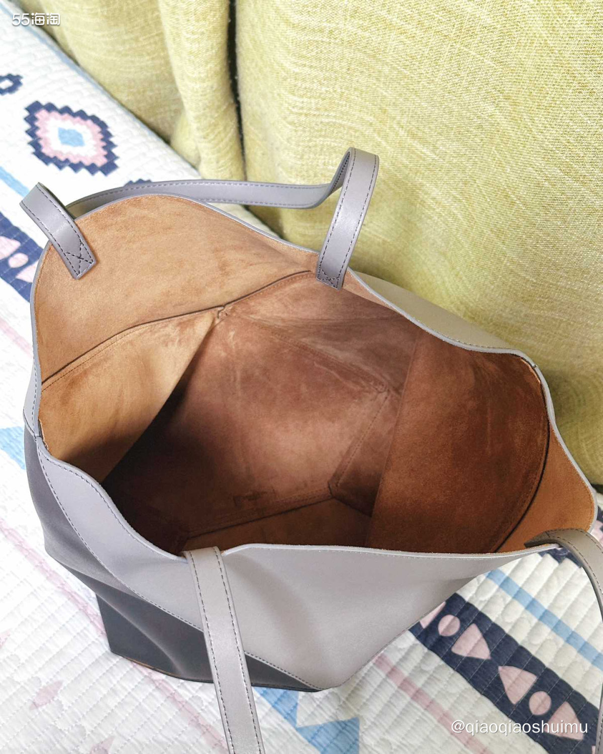 这个包早在去年底就看上了，忍着没买，谁知今年出了拼色，忍不住