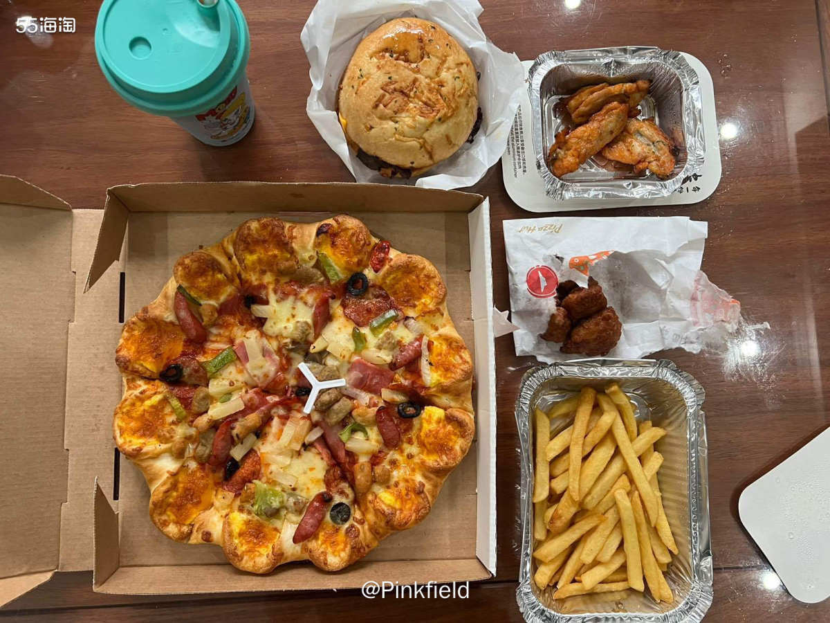 🍔之前看到大家在晒必胜客的汉堡，搞得我一直很想尝试，前几天