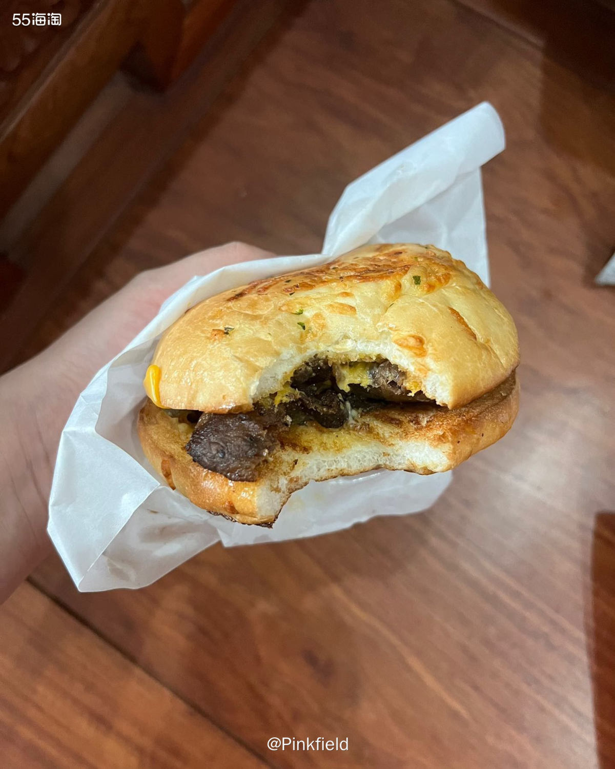 🍔之前看到大家在晒必胜客的汉堡，搞得我一直很想尝试，前几天