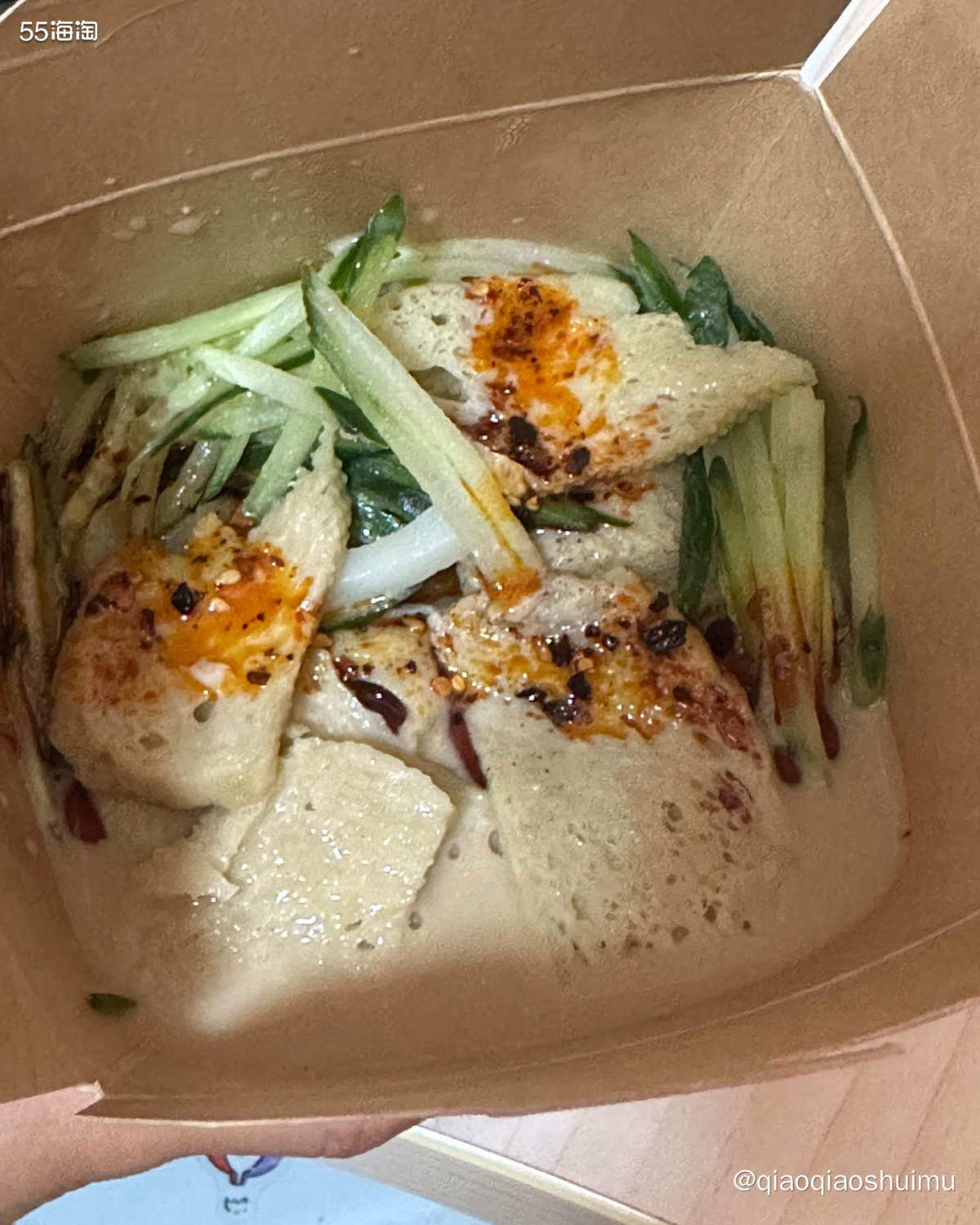 那天中午忽然超级饿，还超级馋，就很想吃酿皮子和甜醅子。我说搜