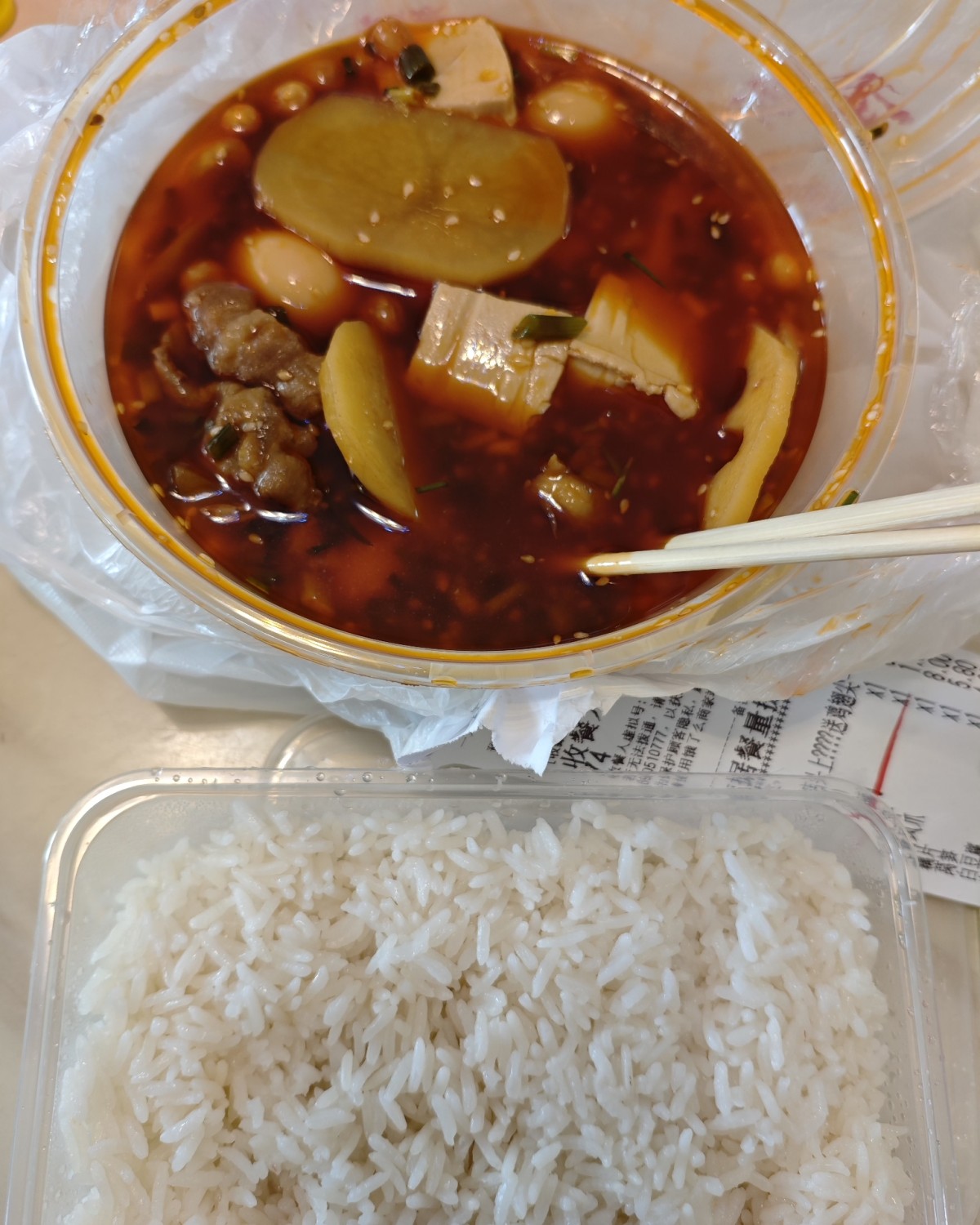 前几天突然很想吃麻辣烫，很久没吃了就偶尔来一次重口味的！  
