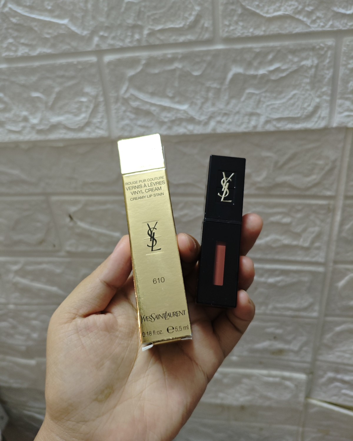 今年海淘品里面每次打折断货最厉害的就是ysl的黑管唇釉了～ 