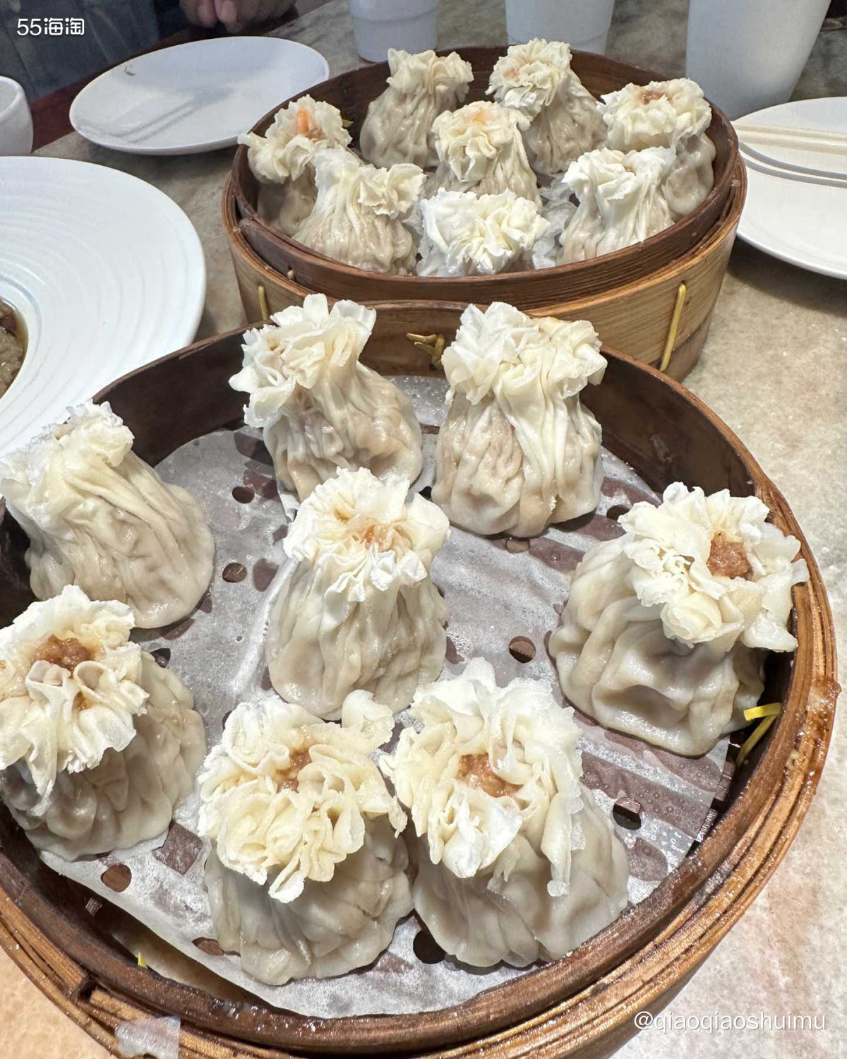之前点过一次外卖，觉得很好吃，这次带爸妈来品尝。 点了两屉，