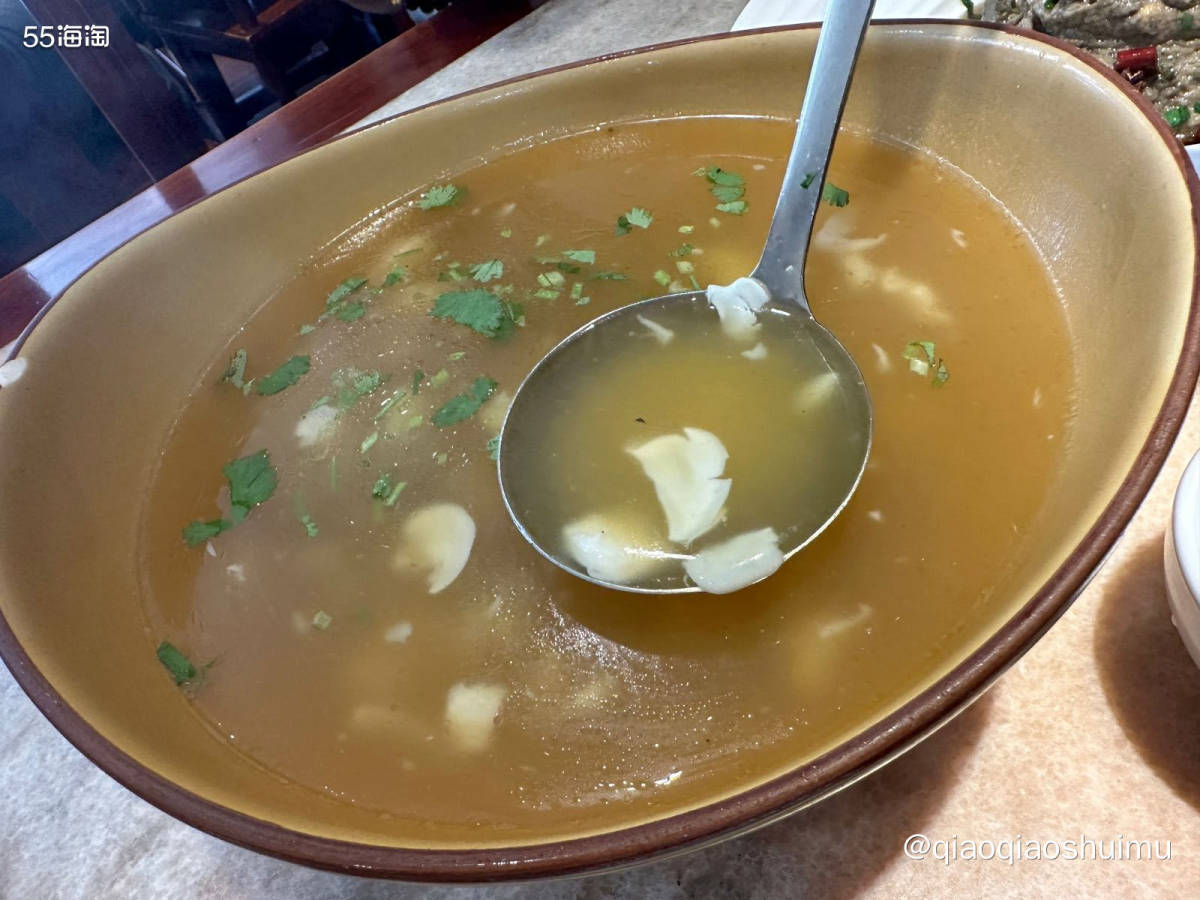之前点过一次外卖，觉得很好吃，这次带爸妈来品尝。 点了两屉，