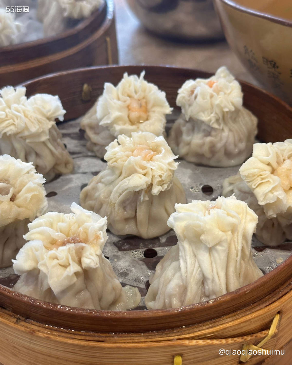 之前点过一次外卖，觉得很好吃，这次带爸妈来品尝。 点了两屉，