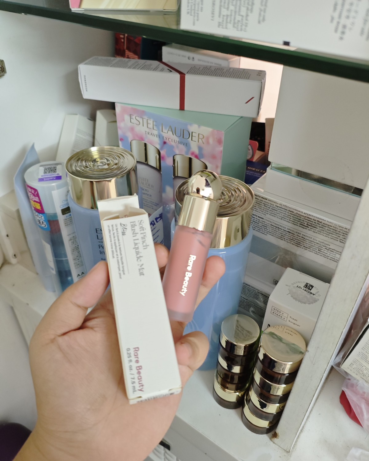 自从selena创立了rare beauty，瞬间身价倍增，