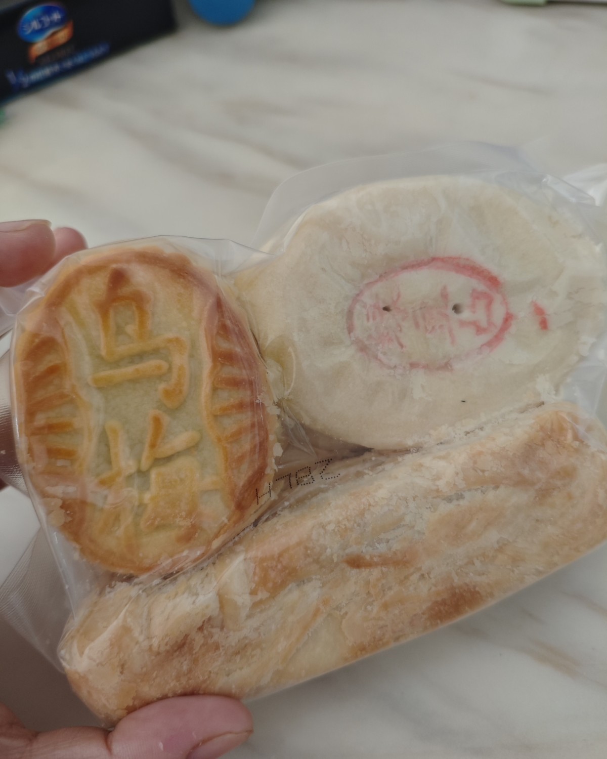 快到中秋节了，我家会收到一些朋友或者合作商送的糕点，这次收到
