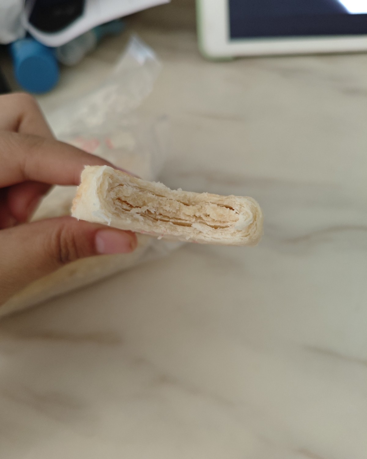 快到中秋节了，我家会收到一些朋友或者合作商送的糕点，这次收到