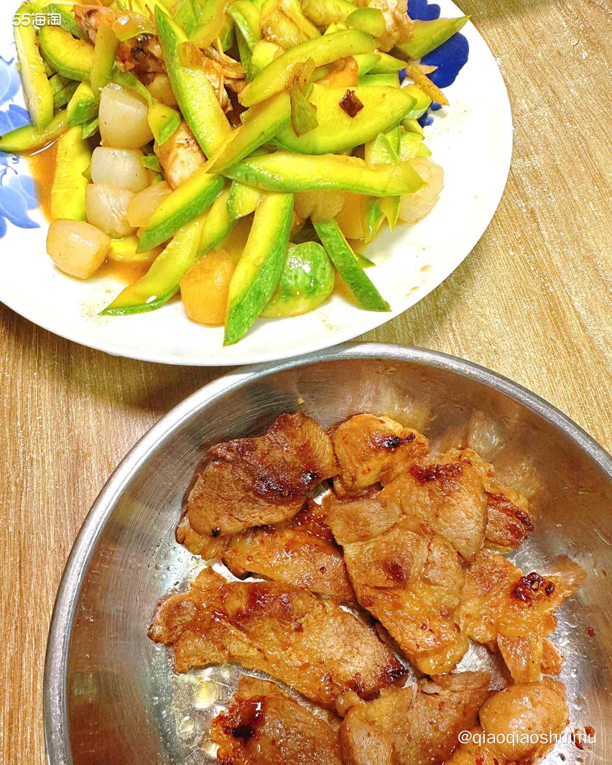 前天休假陪我妈去买了五六斤黑猪肉，昨晚就给我汆丸子啦～ 我妈