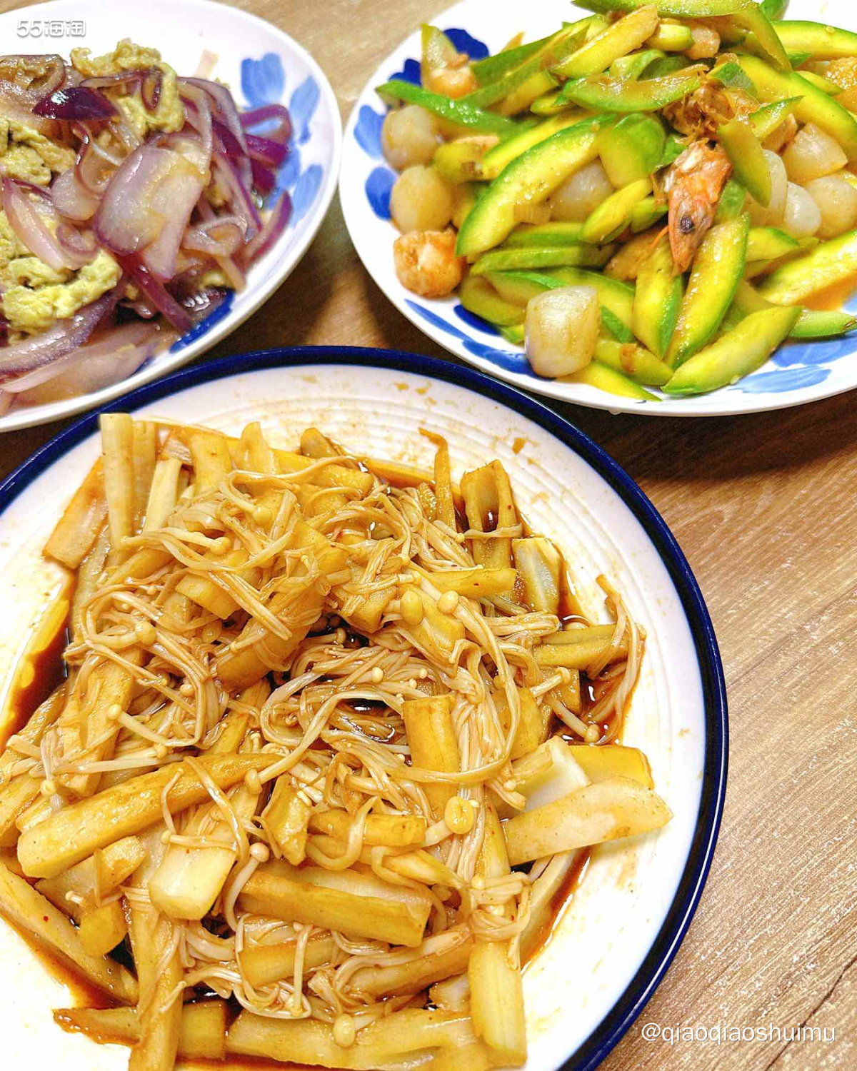 前天休假陪我妈去买了五六斤黑猪肉，昨晚就给我汆丸子啦～ 我妈