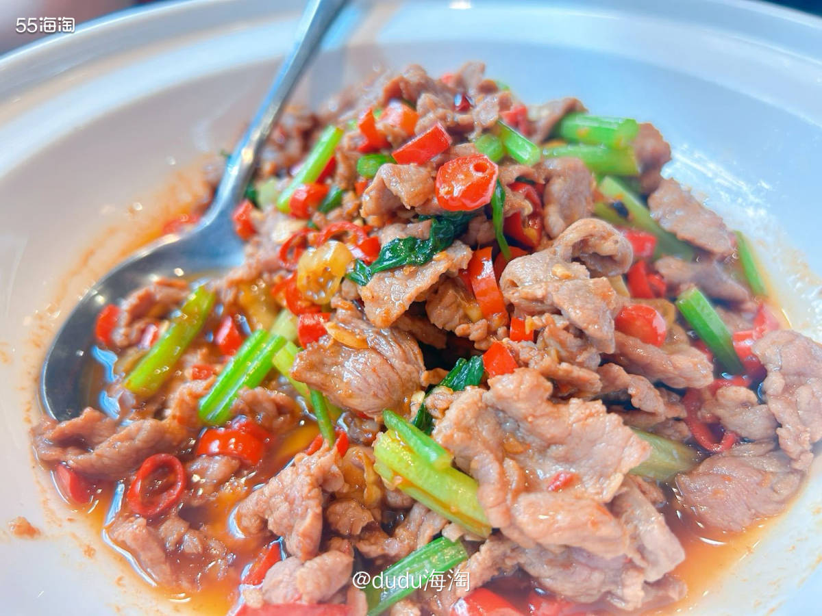 🍭今天中午同事请吃饭，选了一家湘菜馆，味道都还挺不错的呢 