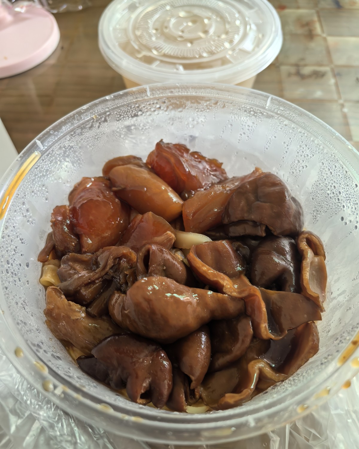 我好喜欢吃牛筋腩和猪大肠！！ 这个汤汁我也给喝完了 河粉吸了