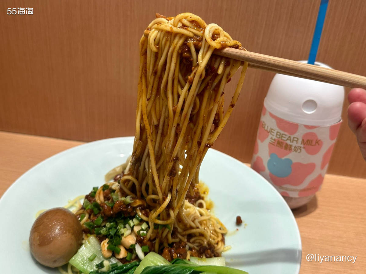 逛街的时候就喜欢买杯甜水边走边逛， 也可以说是夏天留下来的习