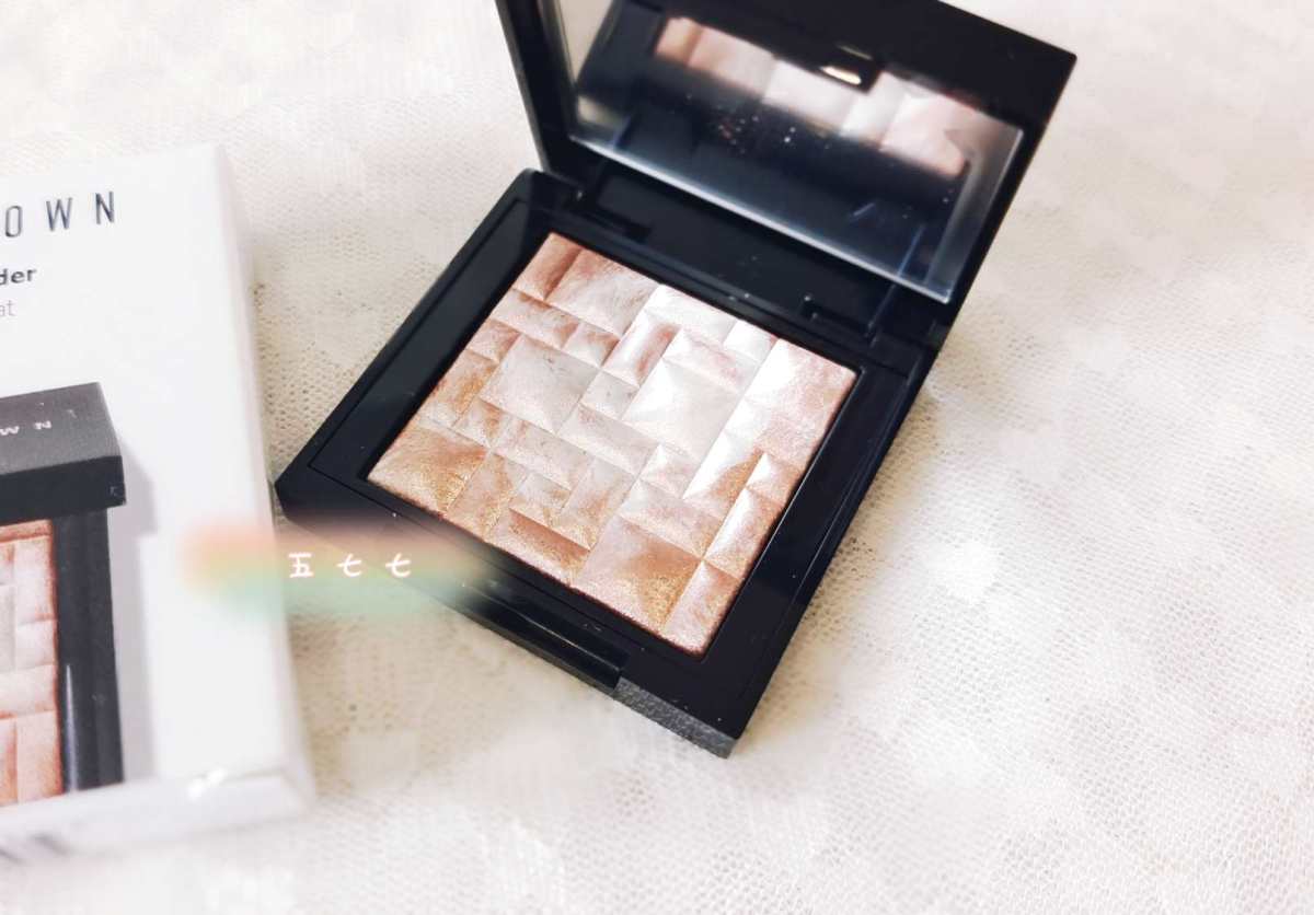 五花肉高光热销多年，价格上，国内五花肉mini定价350，这