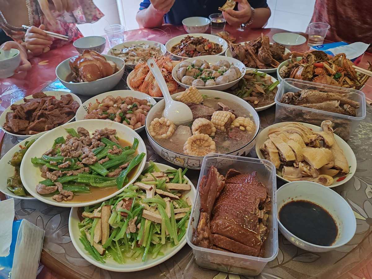 一年里面的各种节日都是团圆的日子呀，中秋节也不例外，都要在妈